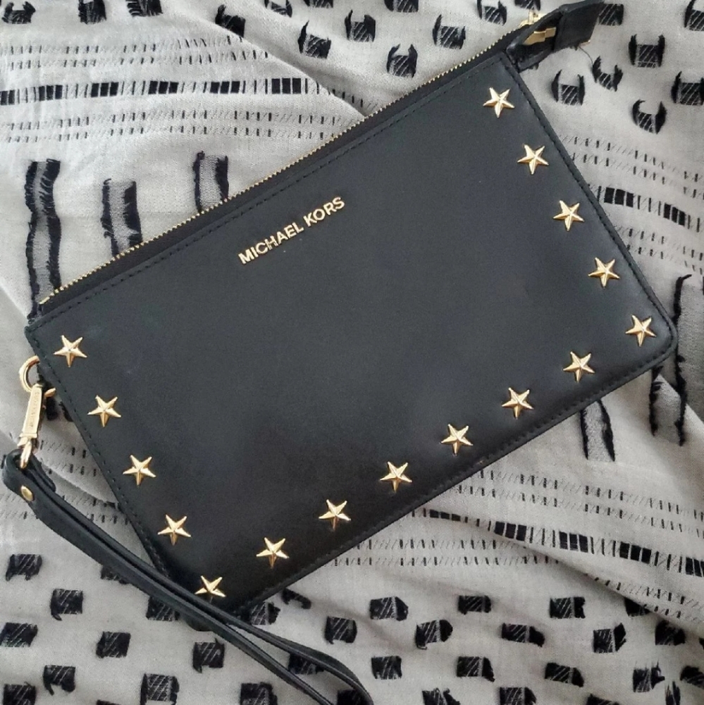 Michael kors wristlet